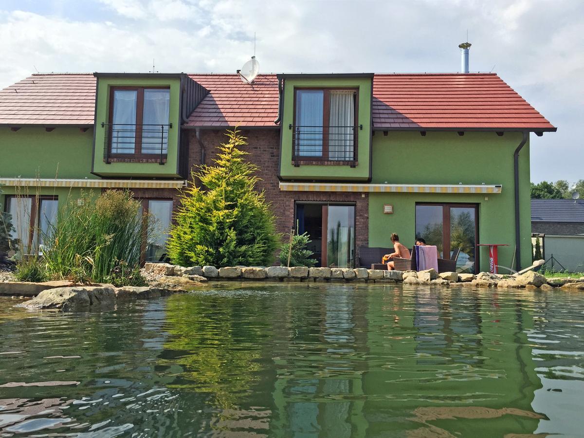 Lake View Apartments Near Golf Resort Kuneticka Hora, Dritec Пардубице Экстерьер фото