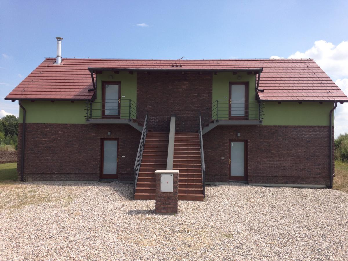 Lake View Apartments Near Golf Resort Kuneticka Hora, Dritec Пардубице Экстерьер фото